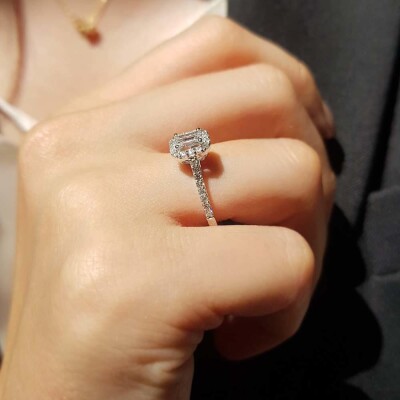 0.68 Karat Kenar Taşlı Emerald Tektaş Pırlanta Yüzük - IDL Sertifikalı - 4
