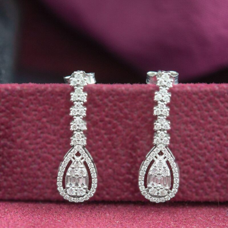 0.70 Karat Pırlanta Baget Küpe - IDL Sertifikalı - 4