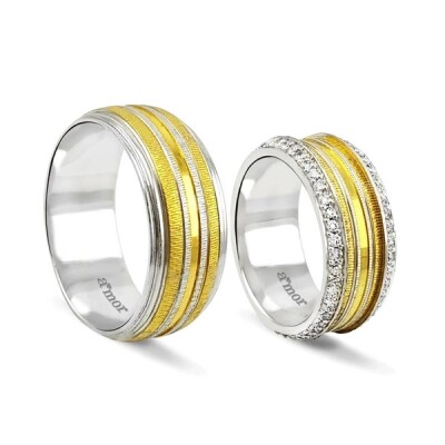 Desenli Şeritli Sarı/Beyaz Altın Çift Alyans - Amor Pırlanta